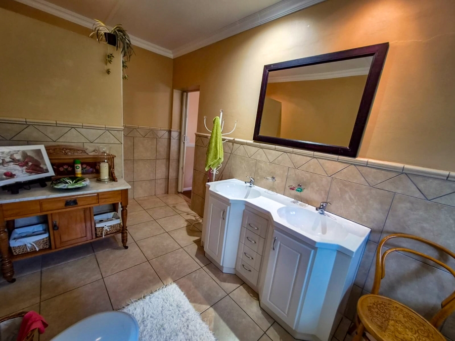 4 Bedroom Property for Sale in De Doorns Western Cape